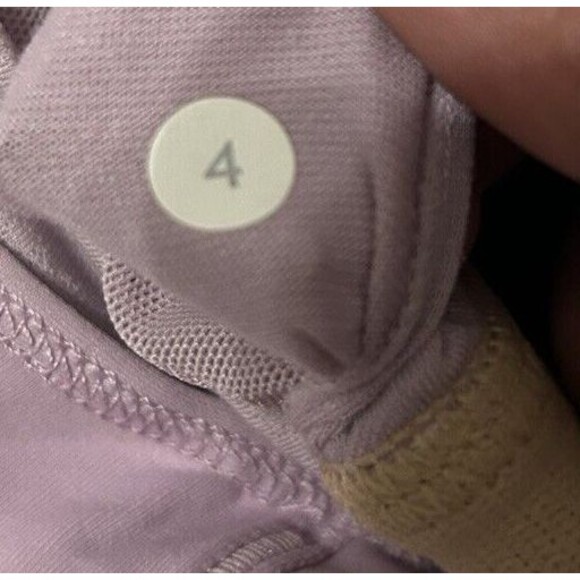 Lululemon Run Stuff Your Bra Lilac Tank Top Racer Back Build in Bra  Sz 4 - Picture 8 of 8